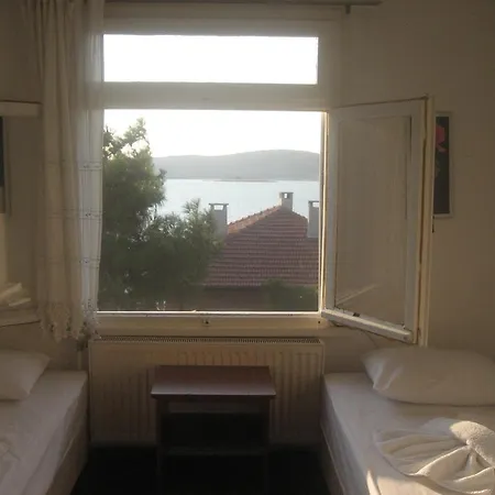 Πανσιόν Mavi Pension Ayvalı